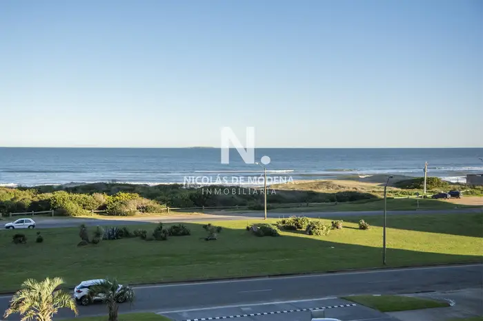 Departamento en venta frente al mar. Torre Lobos, Playa Brava, 3 dormitorios.