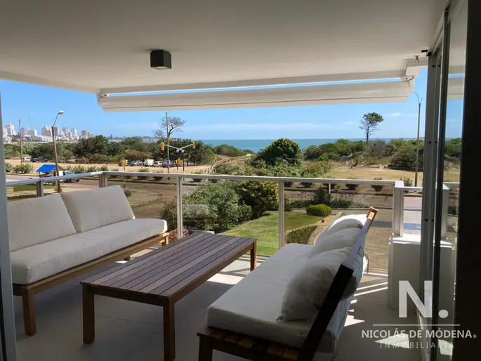 Espectacular departamento en venta reciclado, 3 dorm + dep. Playa Mansa.