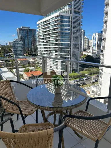 Alquila apartamento con hermosa vista de 1 dormitorio y medio en Brava, Punta del Este