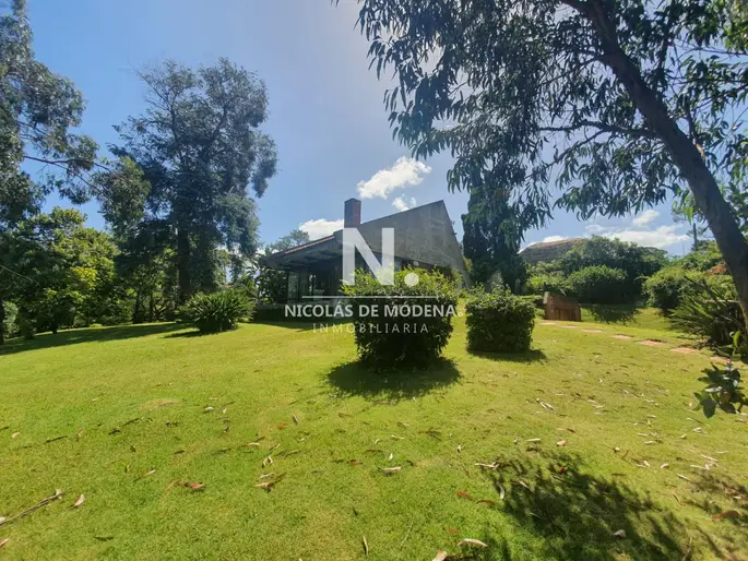 Espectacular casa con jardín a la venta