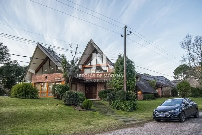 Hermosa casa en venta en Punta del Este de 7 dormitorios