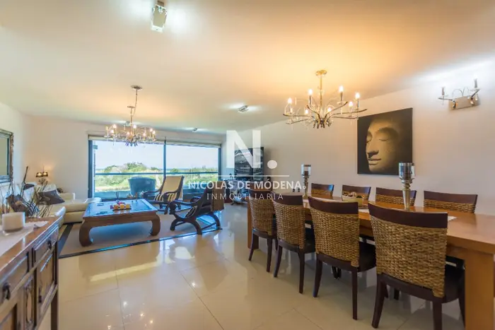 Hermoso Departamento en Playa Brava.
