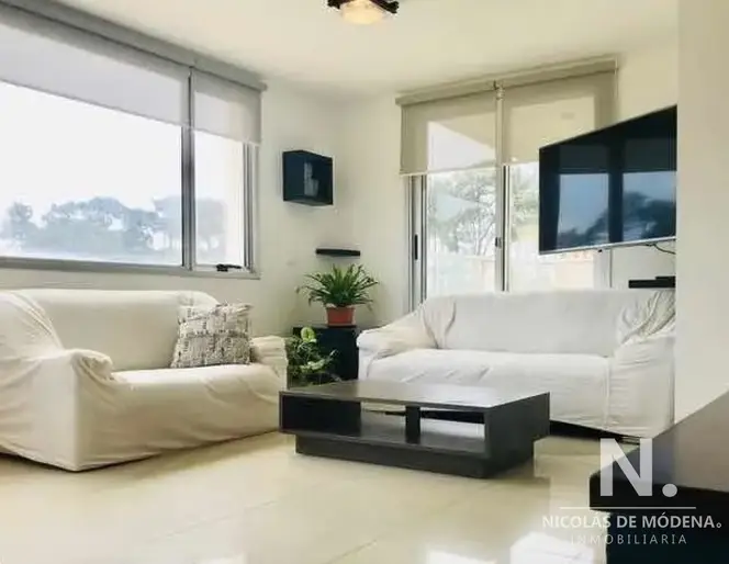 Espectacular departamento de 3 dormitorios con parrillero propio en Punta del Este