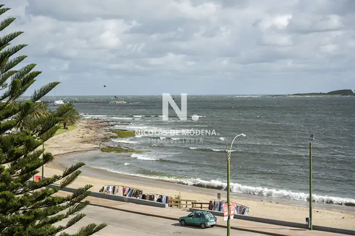 Departamento de 3 dormitorios en edificio Malecón