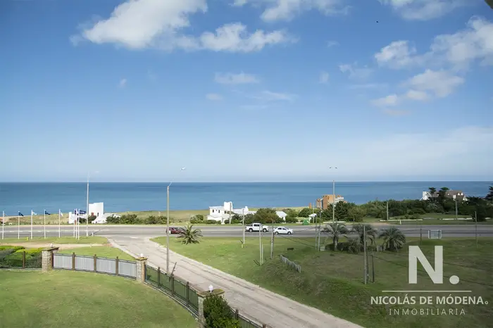 Lindo departamento de 2 pisos con agradable vista al mar.