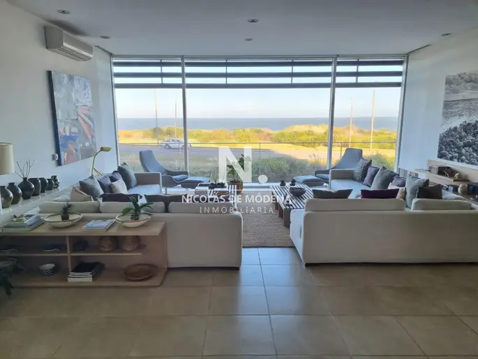 Hermoso Departamento en venta de 3 dormitorios con vista al mar.