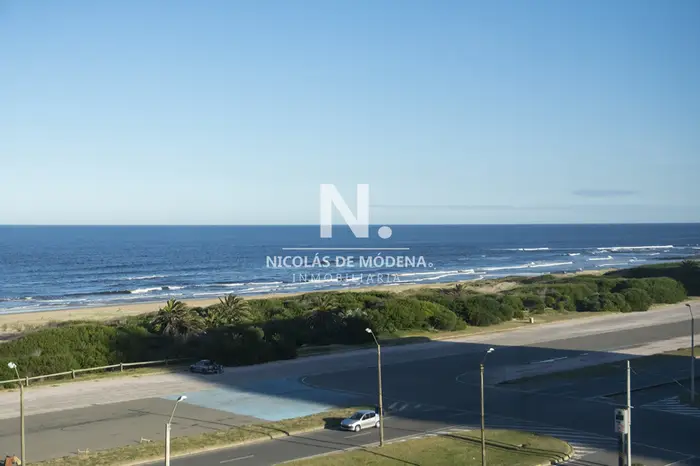 En venta apartamento en Tiburón II, de 3 dormitorios con excelente vista.