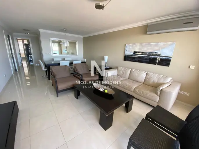 Hermoso apartamento con 3 dormitorios en suite.