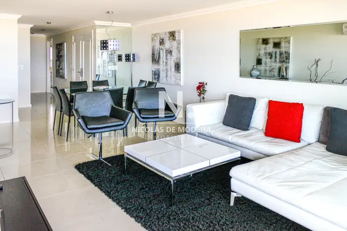 Departamento en venta en Torre Imperiale, frente al mar.