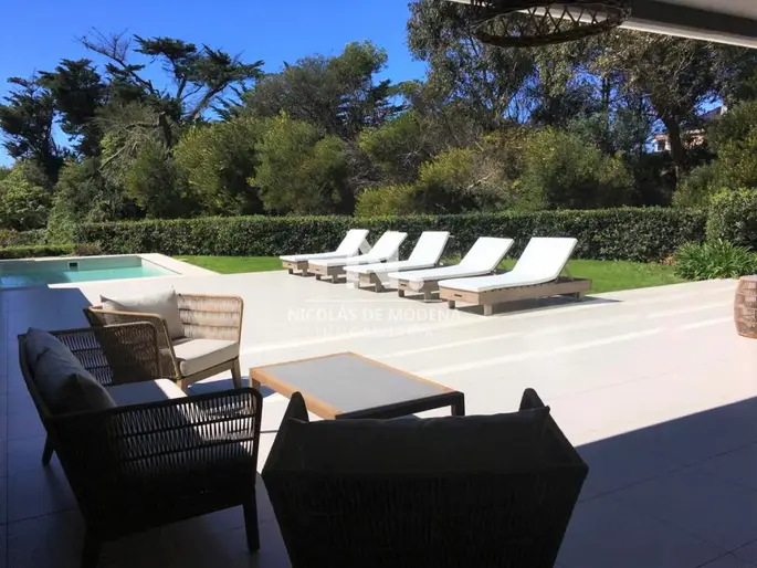 Espectacular departamento con Piscina Propia en venta, complejo frente al mar