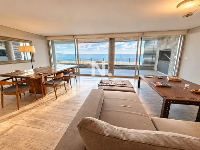 Exclusivo Pent House en venta frente al mar