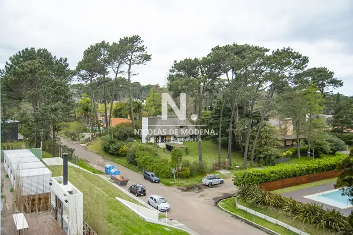 Apartamento en venta y alquiler. Playa Mansa 2 dormitorios.