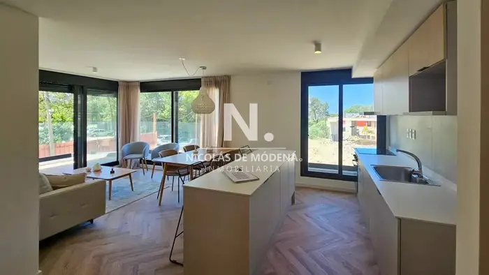 Venta Apártamento Con Garage de 3 Dormitorios Proximo a Estrenar en Carrasco,Montevideo!
