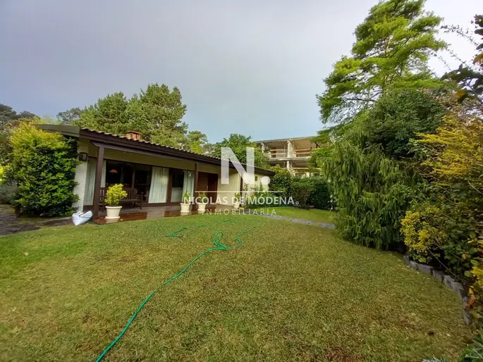 Casa en venta 3 dormitorios, con cochera y parrillero