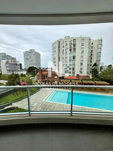 Departamento de 2 dormitorios en venta en Torre Wind. Punta del este
