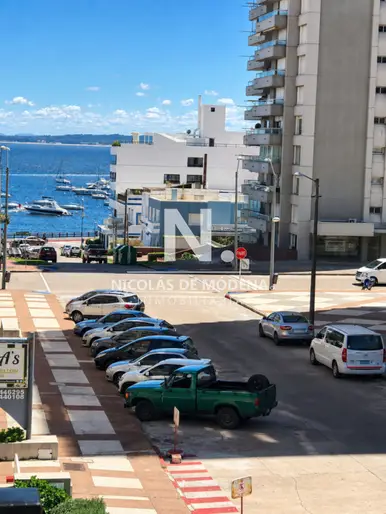 Apartamento en venta en Peninsula, Punta del Este de  2 dormitorios