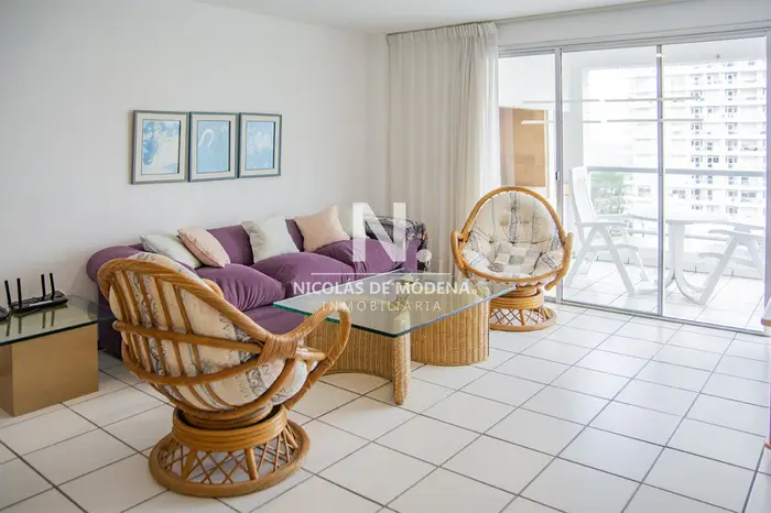 Apartamento de 3 dormitorios a la venta en playa Mansa Punta del Este