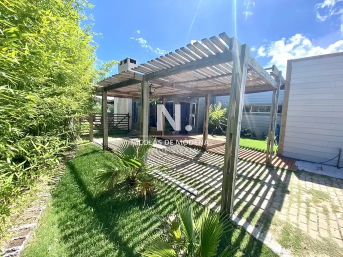 Vende casa en barrio privado la residence, de 4 dormitorios en Punta del Este