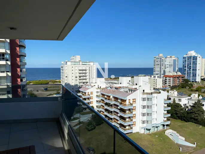 Venta Apartamento de 2 dormitorios en Playa Brava a pocos metros del mar!