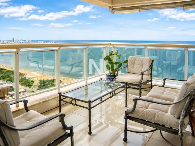 Departamento de 3 dormitorios en suite y dependencia  en venta en Torre Le jardin