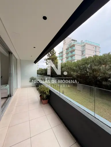 En venta apartamento de e Dormitorios en Mansa, Punta del Este con balcon