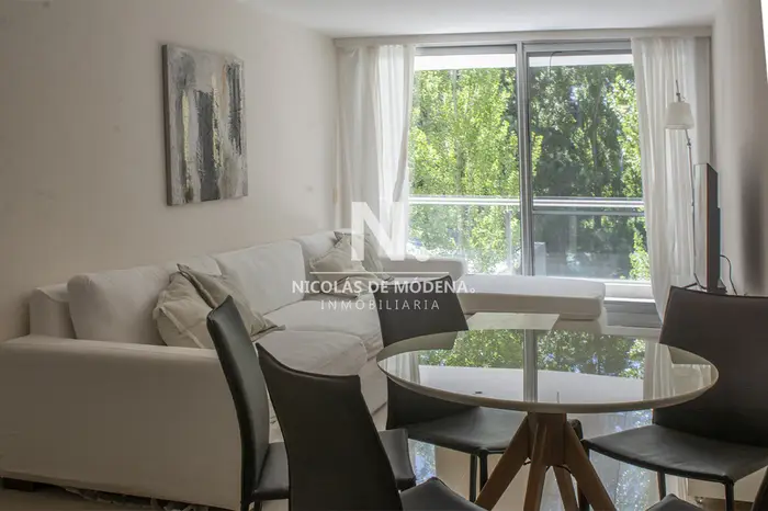 Apartamento en Venta de 2 dormitorios en Punta del Este Sobre Roosevelt
