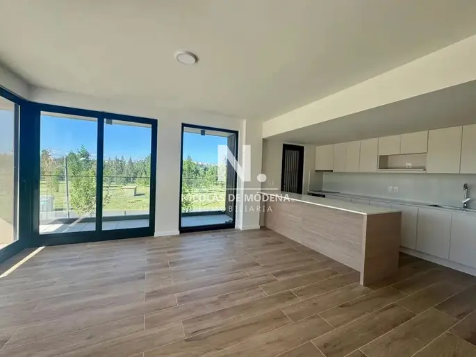 Venta Apartamento de 3 Dormitorios Con Piscina en Carrasco,Montevideo