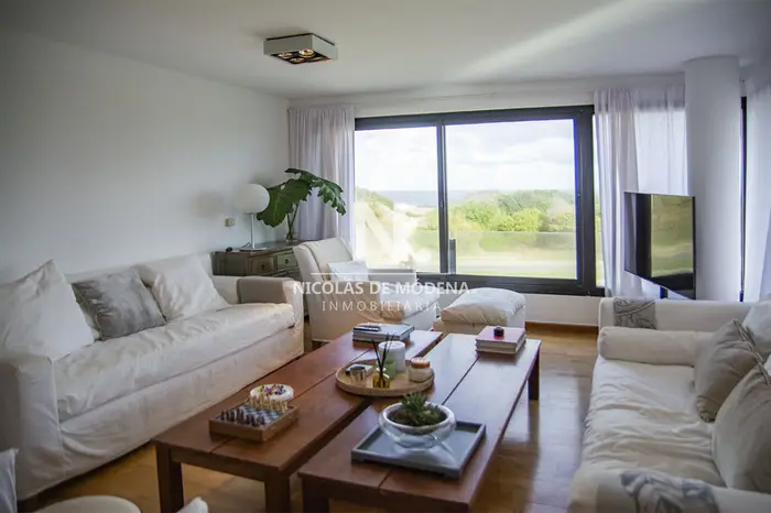 Apartamento de 3 dormitorios ensuite en primera línea Playa Brava Punta del Este