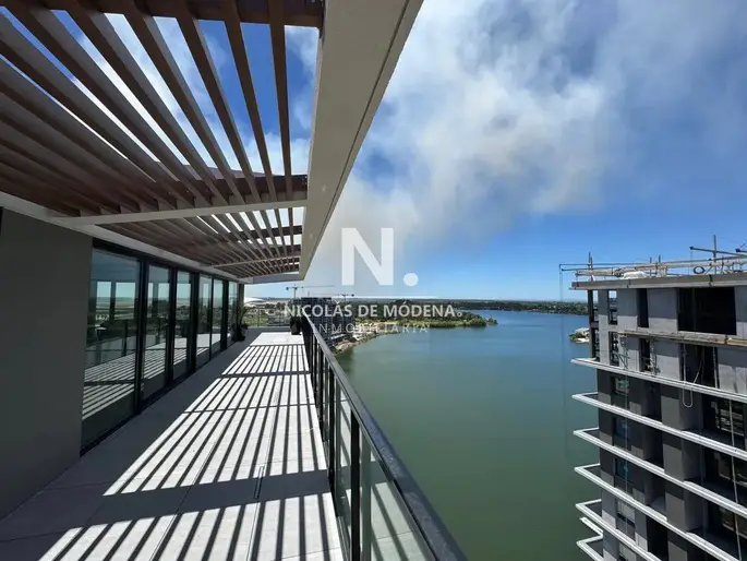 Apartamento de 3 Dormitorios con vista al Lago en VENTA. Barra de Carrasco