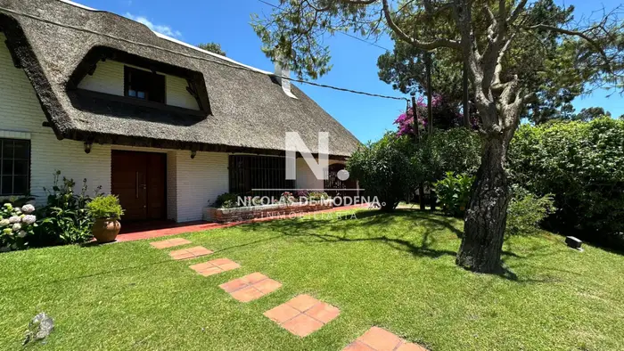 En venta casa en San Rafael, de 4 dormitorios mas dep, con 2 cocheras