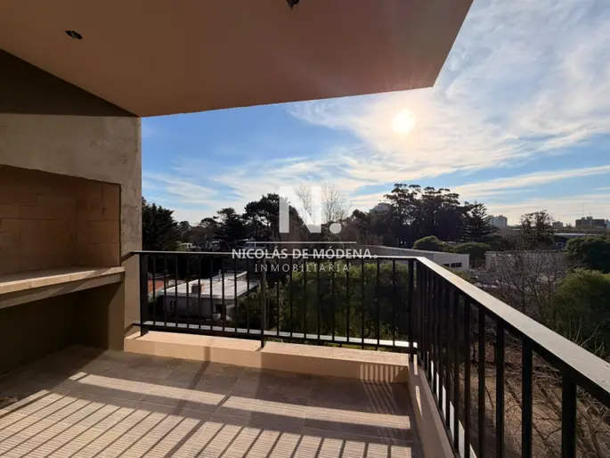 VENDE DEPTO DE 1 DORMITORIO CON PARRILLERO