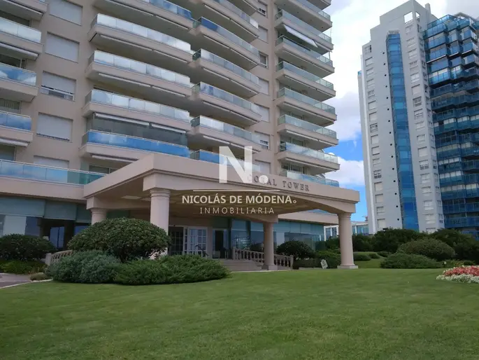 Apartamento en Mansa con vista al mar de 3 dormitorios.