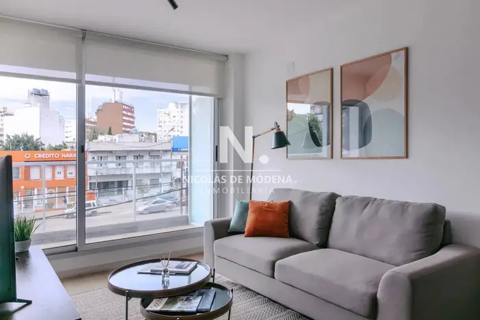 Oportunidad : Apto en Venta de 2 Dormitorios en Tres Cruces.Ideal Para Airbnb
