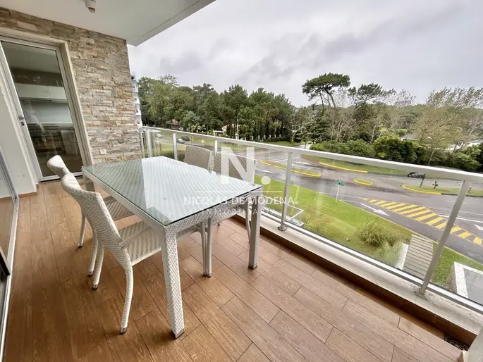 Vende apartamento de 2 dormitorios en Mansa, Punta del Este con vista agradable entorno