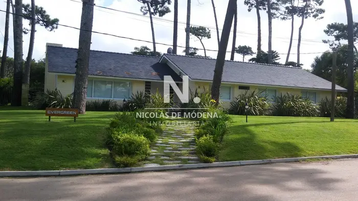 Hermosa casa de 4 dormitorios en venta en la zona de la Mansa.