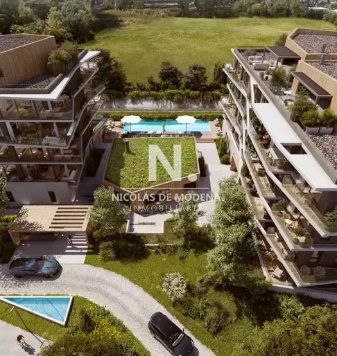 Venta Exclusivo Apartamento de 3 Dormitorios con Piscina en Carrasco,Montevideo.