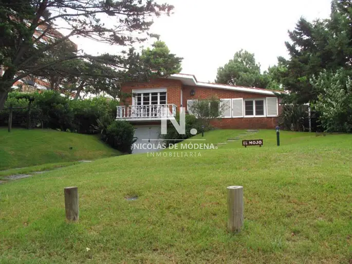 Casa de 3 dormitorios y dependencia en Aidy Grill, cerca del mar. Punta del Este