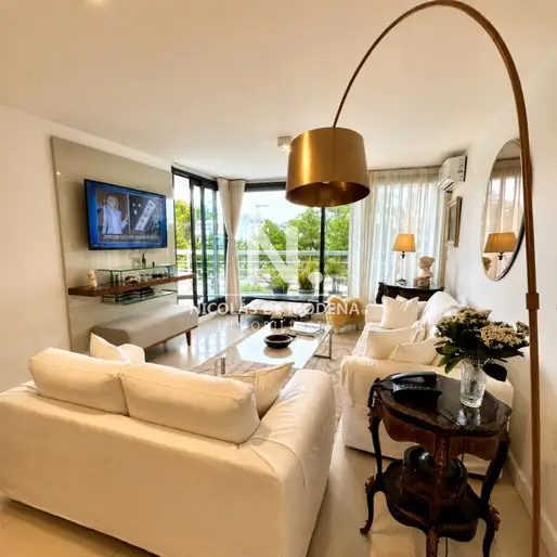 Vende apartamento de 3 dormitorios esquinero en Punta del Este