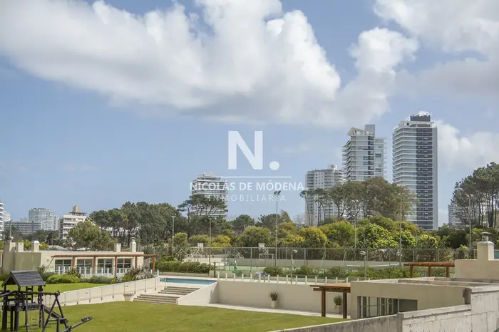 Departamento en venta en Torre de categoria en primera fila de Playa Brava