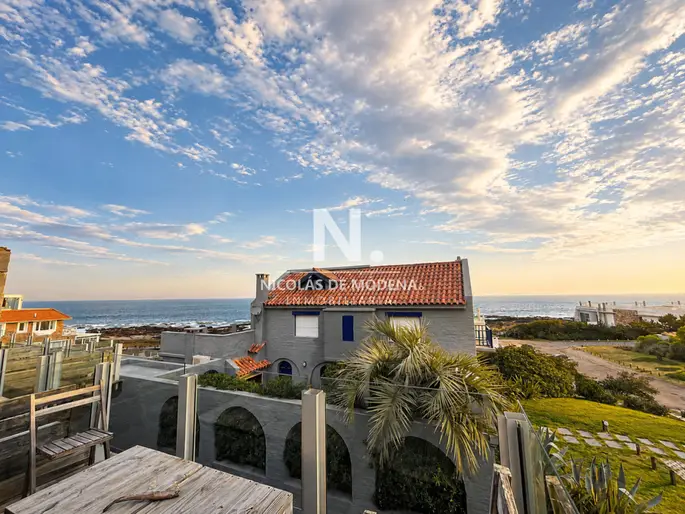 Apartamento en Venta de 3 dormitorios en La Barra - Exclusividad y Confort en Edificio Mareas