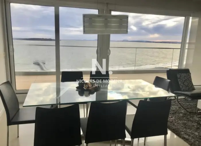 Apartamento 2 dormitorios en Torre de categoría! a pasos del mar, Punta del Este
