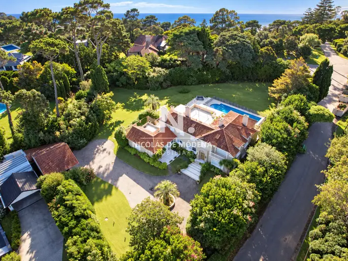 Casa en Venta de 5 dormitorios en el Golf , Punta del este , Playa Bravav