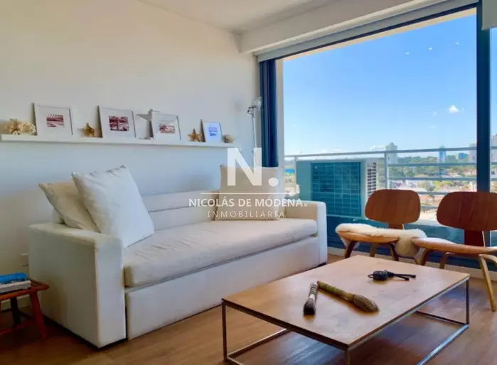 Apartamento de 2 dormitorios en venta en Playa mansa, punta Del Este