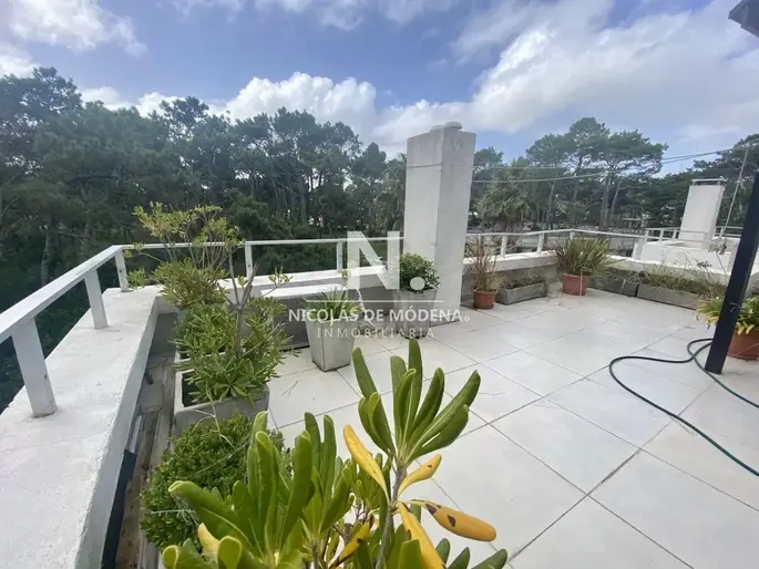 Apartamento de 3 dormitorios Penthouse con parrillero propio, Punta del este