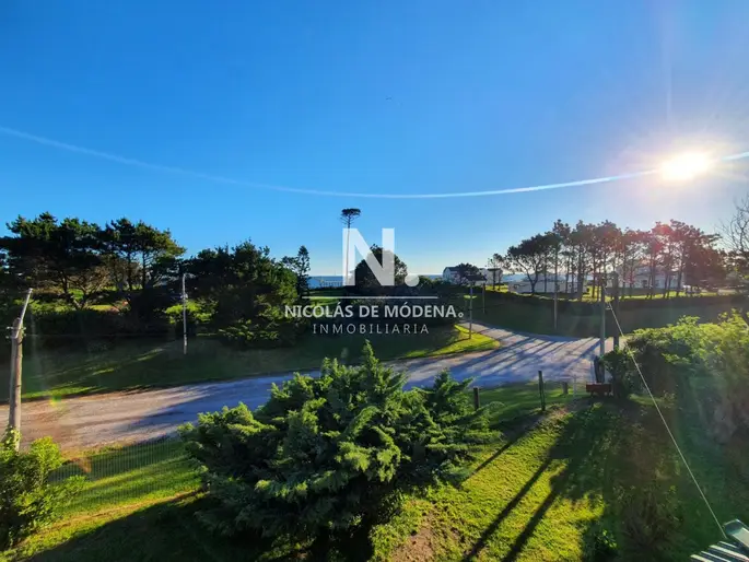 Venta de Casa 4 DORMITORIOS en Playa Mansa, Punta del Este.