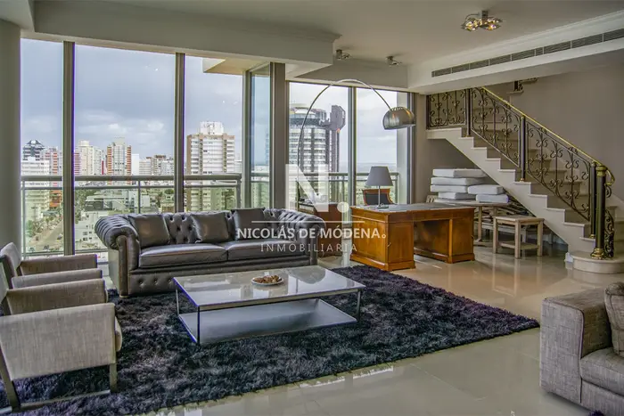 Impresionante penthouse frente al mar.  Torre Imperiale
