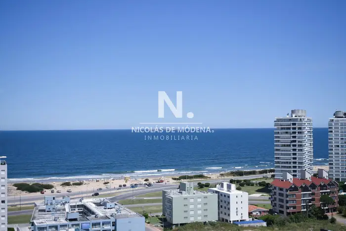 Monoambiente en  Edificio Chronos  a metros del mar , Punta del este