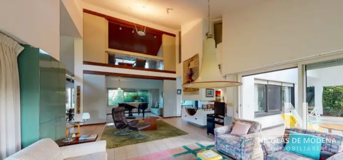 OPORTUNIDAD. VENDE CASA CON GRAN METRAJE EN SAN RAFAEL, PLAYA BRAVA. PUNTA DEL ESTE.