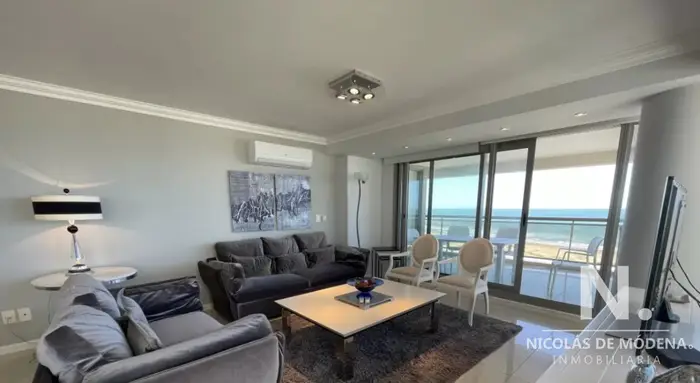 Departamento en venta, frente al mar. Torre Imperiale, Playa Brava.