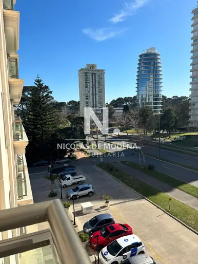 Apartamento en venta en excelente ubicacion, 2 dormitorios prox a Punta Shippong
